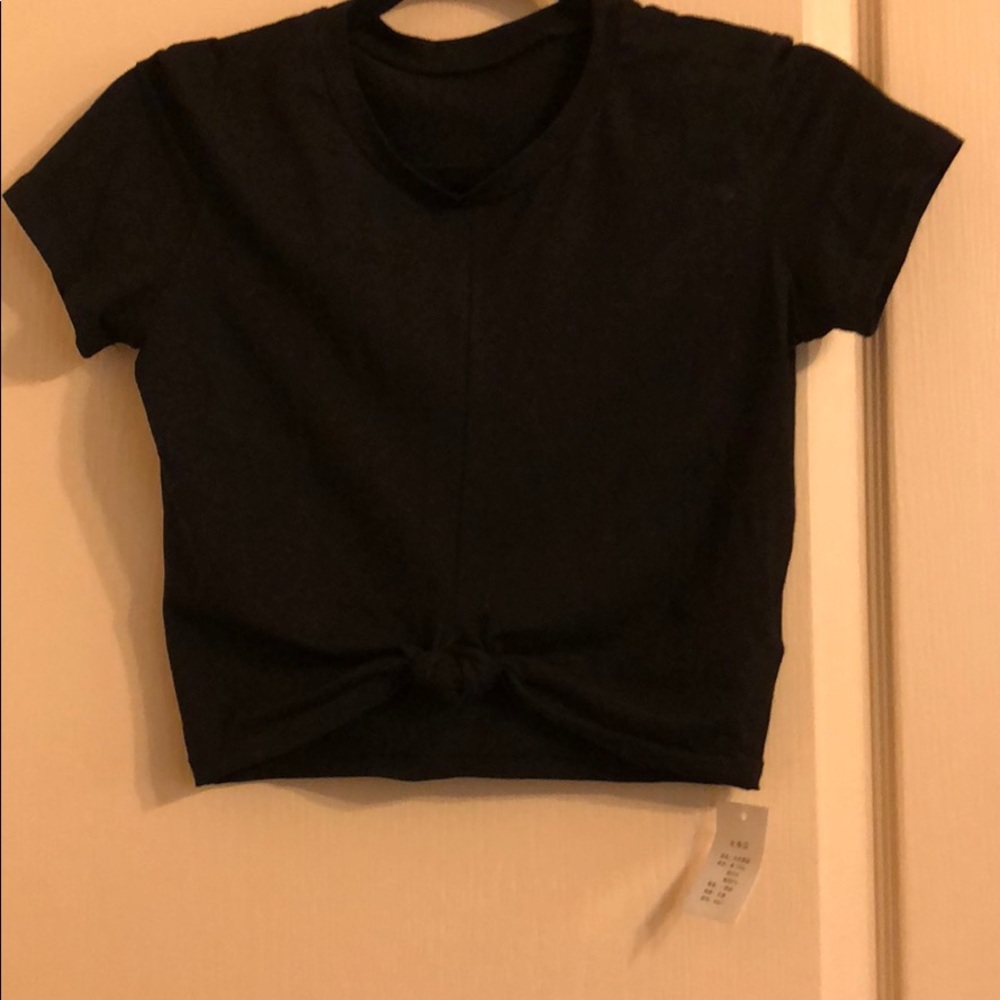 ‼️DONATING IN 24H‼️ NWT Zaful Front Tie Crop Tee